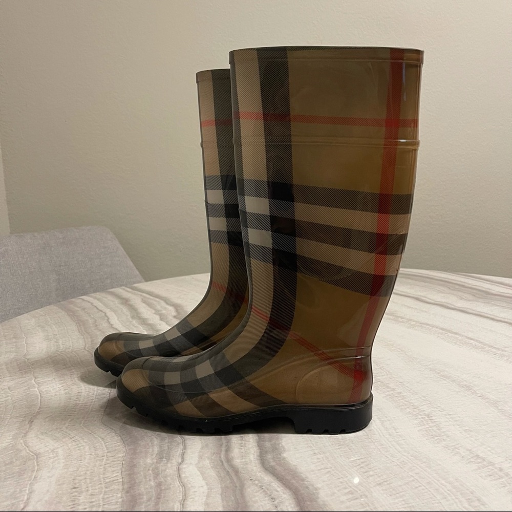 BURBERRY
Rubber Plaid Print Rain Boots